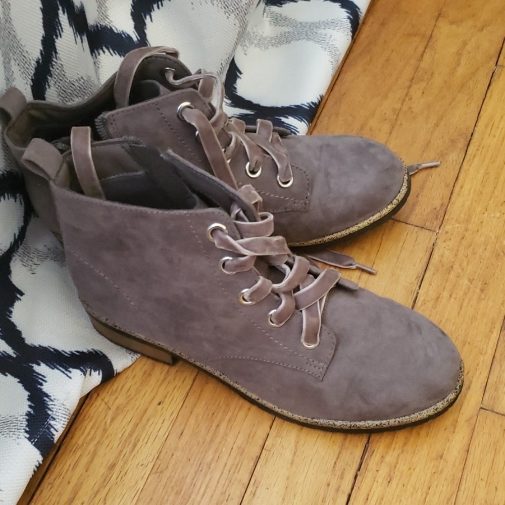 Girls boots